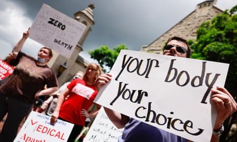 Anti-vaxxers protest at Indiana University in Bloomington, US