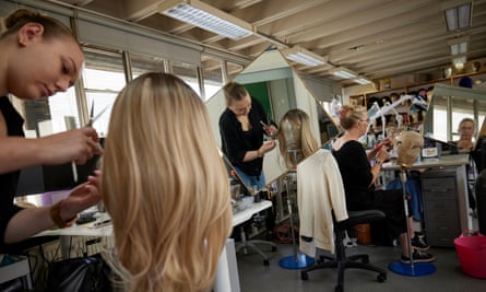 جذور الشعر.