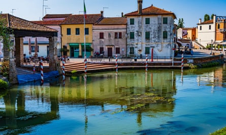 Dolo is an attractive town halfway along the riviera.