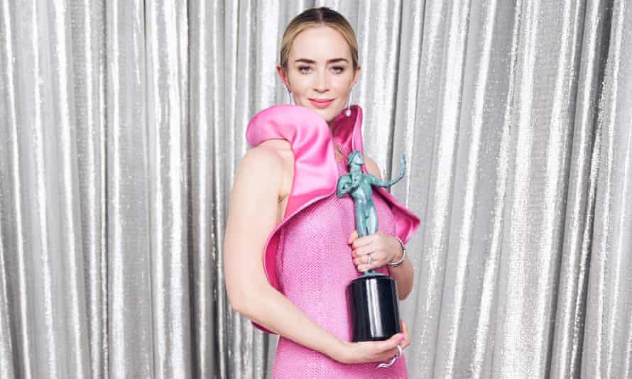 Emily Blunt poses in the Winner’s Gallery during the 25th Annual Screen Actors Guild Awards