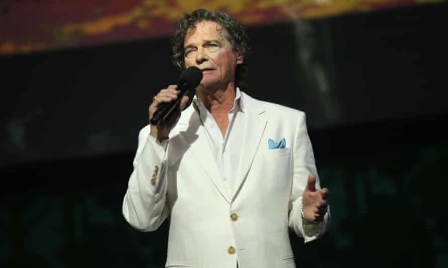 BJ Thomas performed in 2015. He battled drug addiction to the bottom. But was able to quit in 1976. He also found religion.