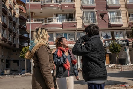 A woman cries after her house collapsed due to the earthquake in Samandağ.