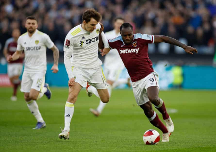 Michail Antonio in action with Diego Llorente.