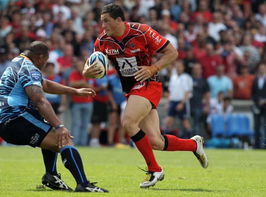 Sonny Bill Williams races away to score the first try for Toulon during the Amlin Challenge Cup final against Cardiff Blues in May 2010.