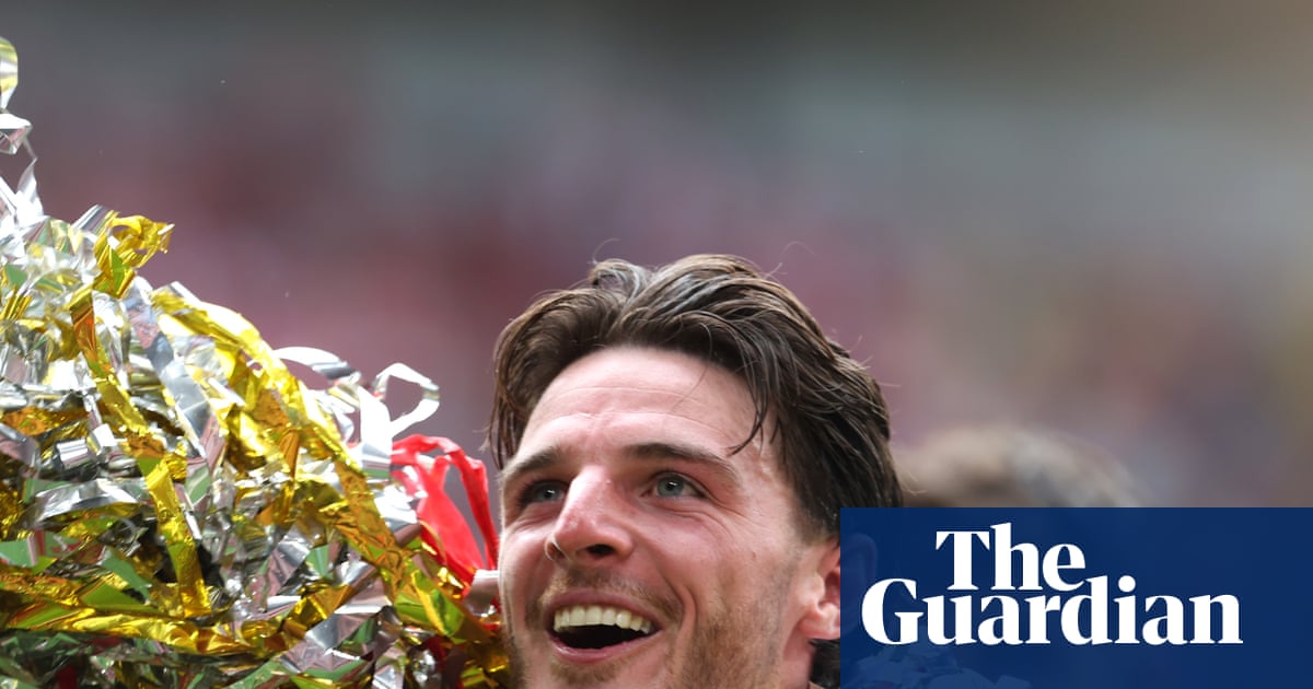 Arsenal hammer Manchester City and the EFL kicks off | Football Weekly video