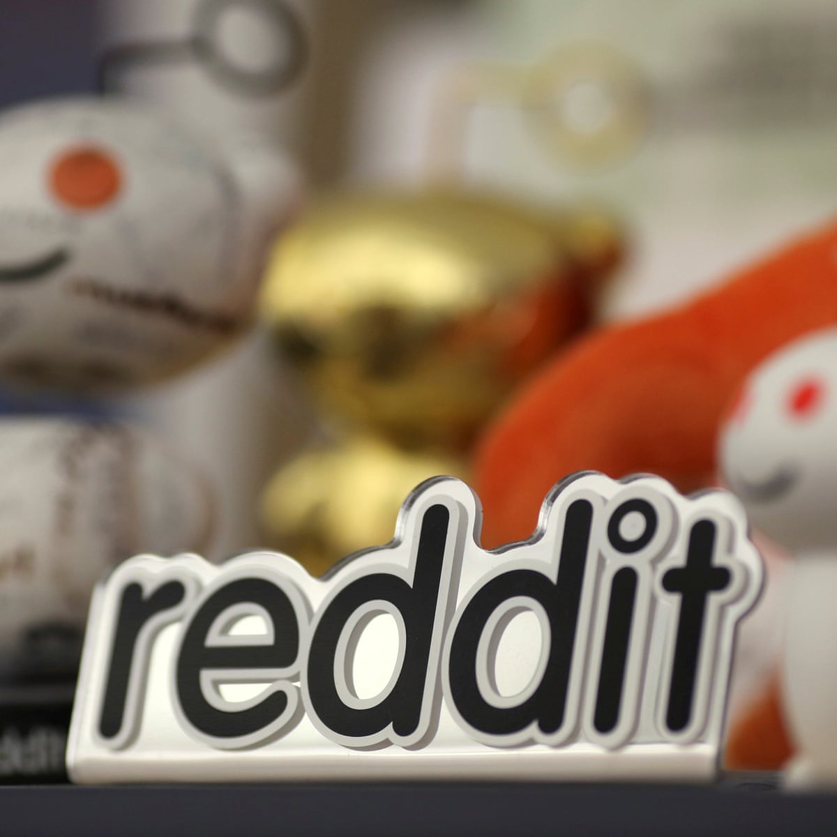 Reddit Bans Largest Pro Trump Subreddit Amid Hate Speech Crackdown Technology The Guardian
