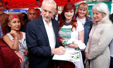 Jeremy Corbyn signs a petition for the saving of building on Leith Walk