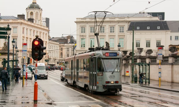 Tramcar 7771 works it way at line 92 to Schaarbeek over one of the main streets of Brussels