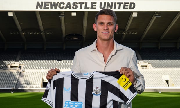 Sven Botman is unveiled by Newcastle.