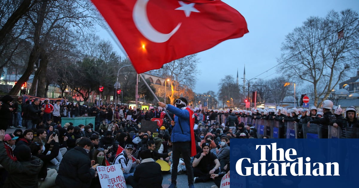 Journalists among more than 1,100 arrested in Turkey crackdown Journalists among more than 1,100 arrested in Turkey crackdown