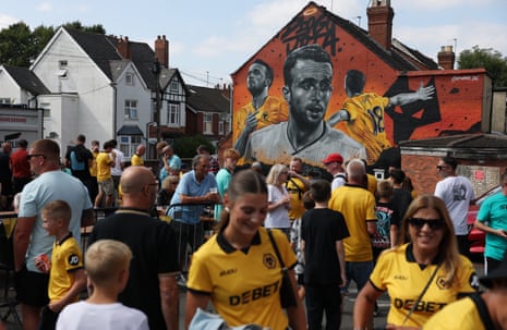 A mural in tribute to Diogo Jota.