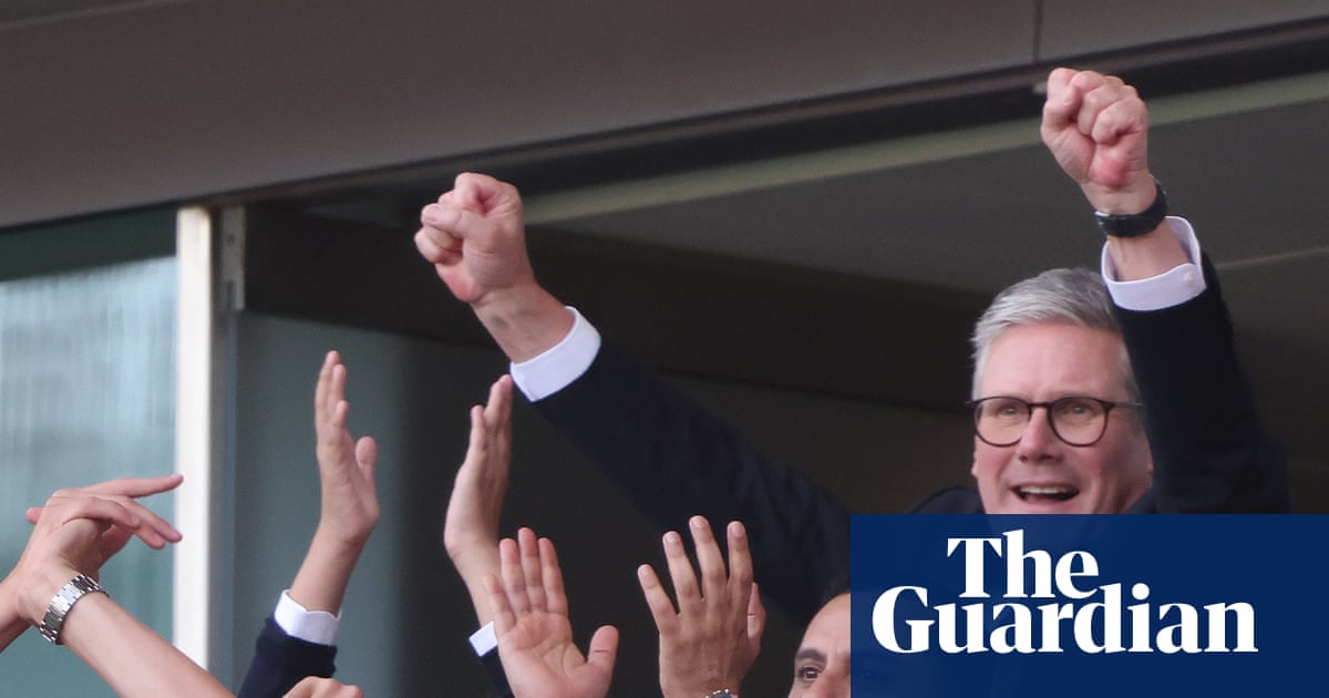 Chants and Critique: Decoding Starmer's Spectacle