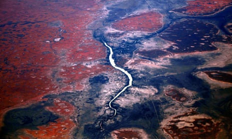 A river can be seen flowing among sand dunes in the Tanami Desert, located in Australia’s Northern Territory.