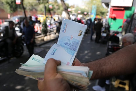 الريال الإيراني يهبط إلى مستوى قياسي منخفض حيث يحذر سكوت بيسنت من “يوم النصر الاقتصادي” – الأعمال التجارية حية
