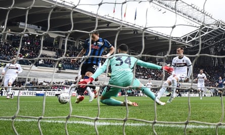 Mateo Retegui opens the scoring for Atalanta in the third minute at home against Bologna
