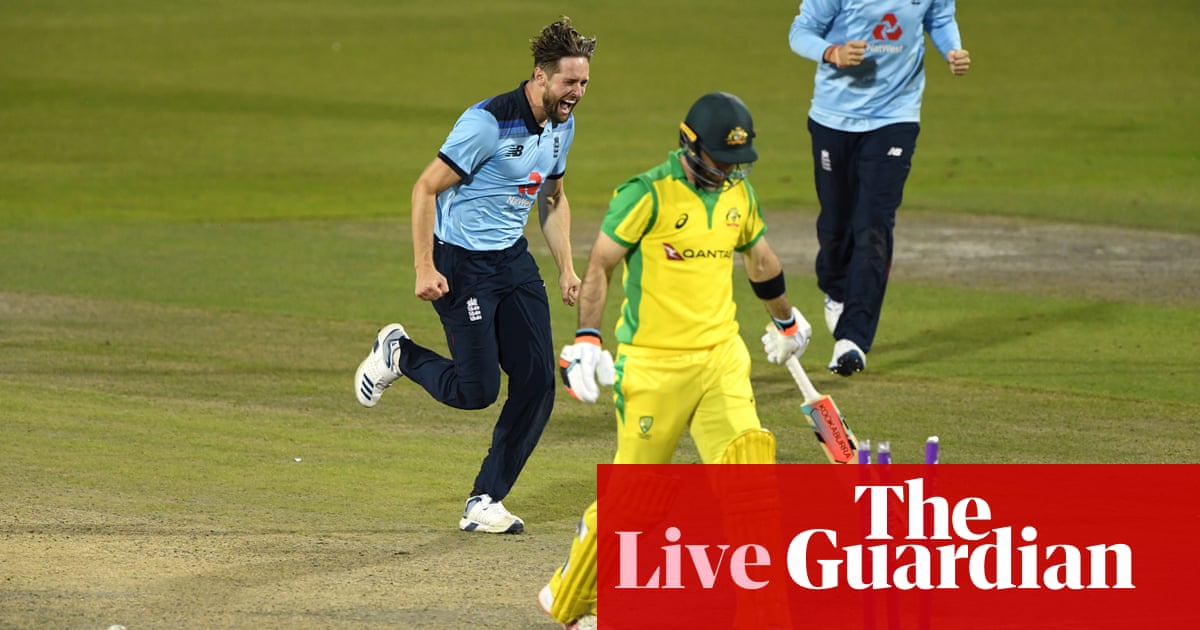 England set Australia 232 to win second ODI and series – live!