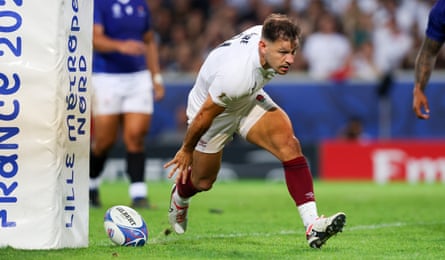 Danny Care scores a try for England against Samoa at the World Cup in 2023.