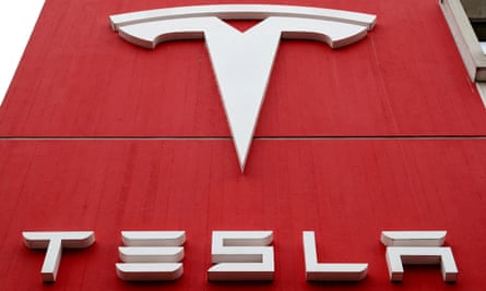 The logo of car manufacturer Tesla is seen in BernThe logo of car manufacturer Tesla is seen at a branch office in Bern, Switzerland October 28, 2020. REUTERS/Arnd Wiegmann