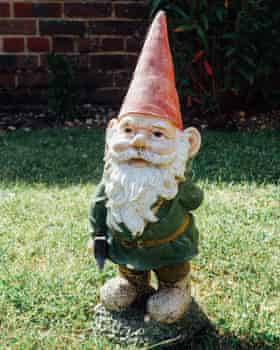 GNOME in un giardino sul retro.