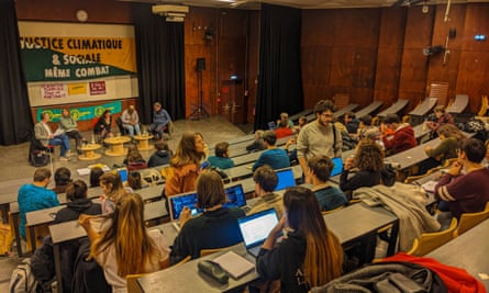 A climate pressure group makes use of an old Sorbonne lecture theatre.