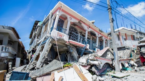 Numerous deaths as earthquake causes widespread damage in Haiti – video