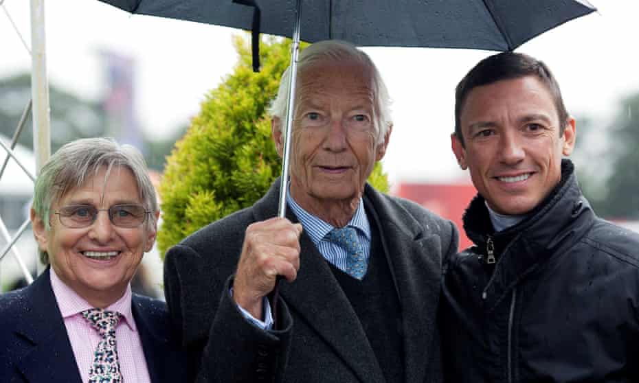 Willie Carson, left, and Frankie Dettori, right, have paid tribute to Lester Piggott, pictured at Doncaster races.