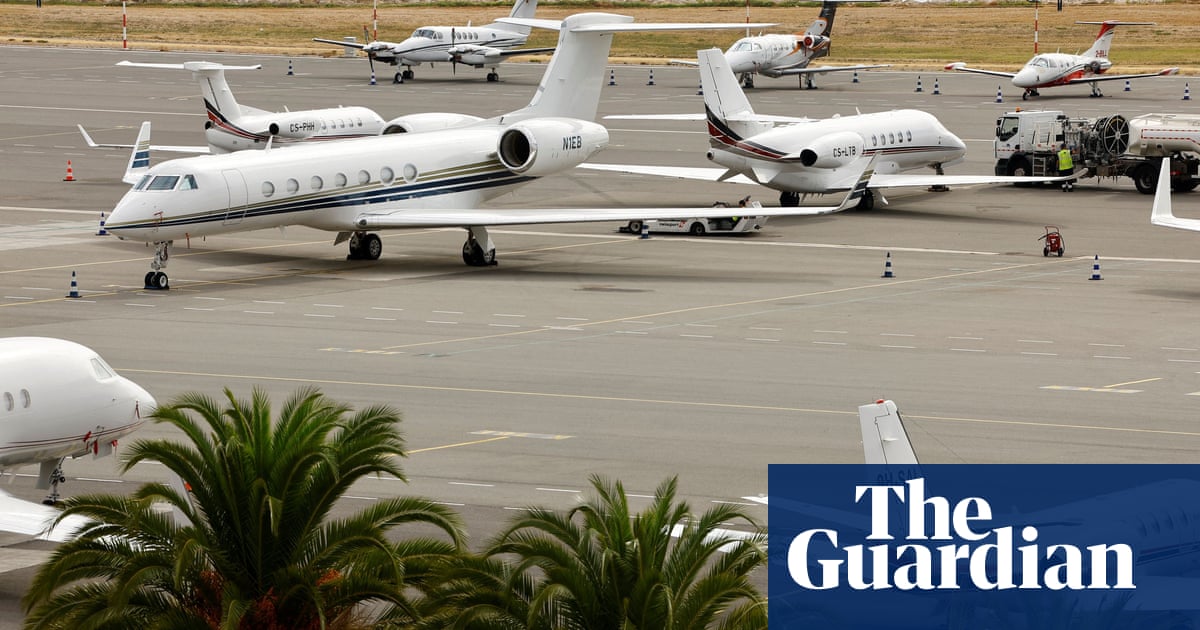 Tax super-rich on private jet travel to fund public transport, says UK charity