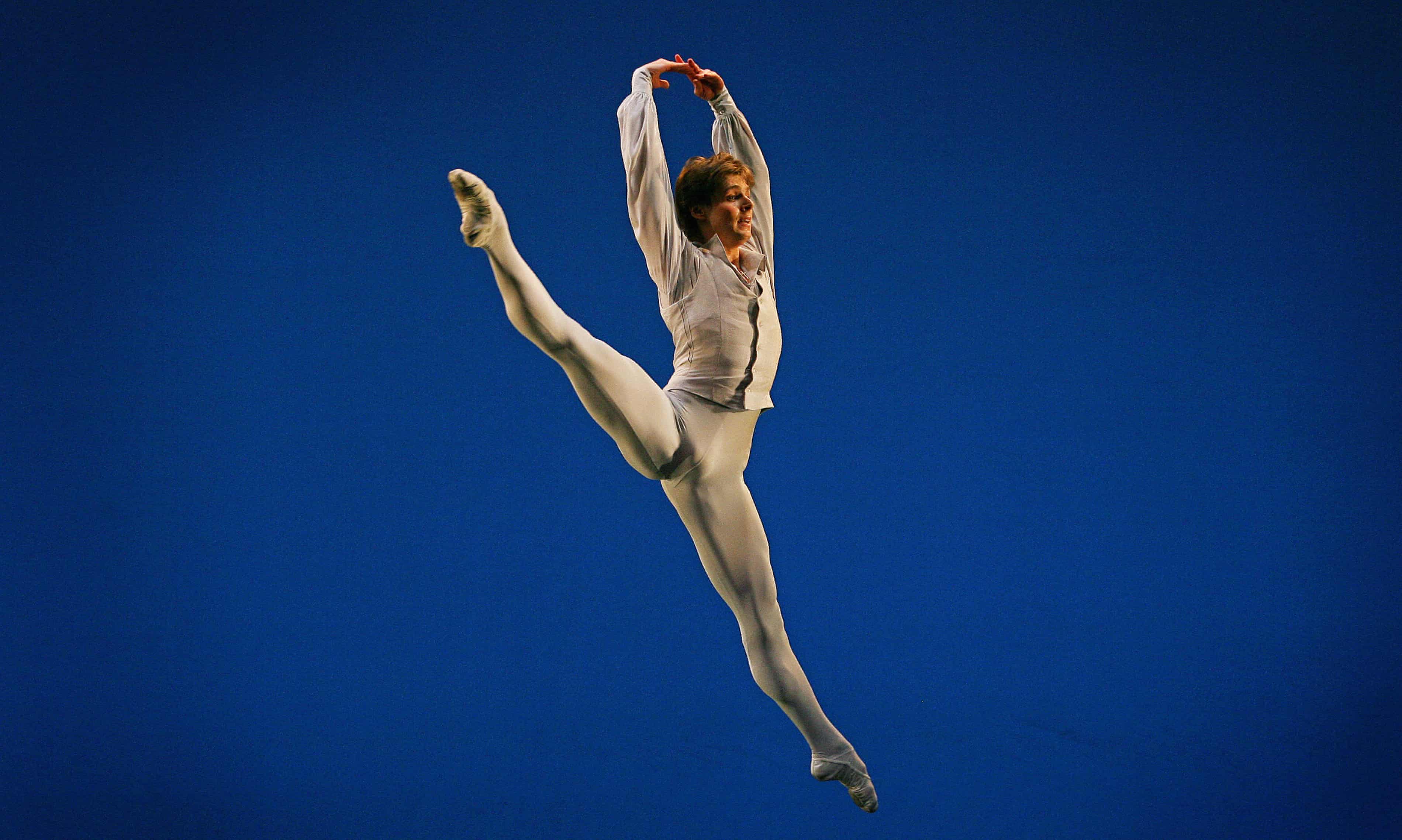 Vladimir Shklyarov, balet rus, omagiu Teatrul Mariinsky după moartea tragică în accident | sursa foto: The Guardian Vladimir Shklyarov, balet rus, omagiu Teatrul Mariinsky după moartea tragică în accident | sursa foto: The Guardian