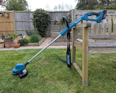 Andy Shaw testing the Makita grass trimmer