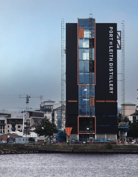 Distillerie du port de Leith en construction.