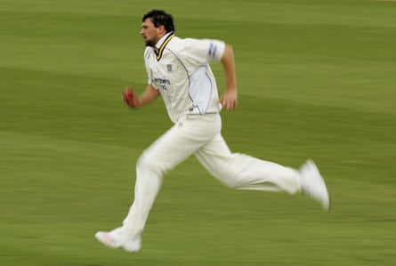 Steve Harmison bowling for Durham against Sussex in 2006.