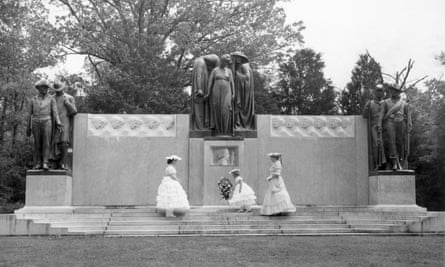Mrs Lonnie Holley, her daughter Janalee and Mrs Benjamin T Whitfield place a wreath in 1957 at a Mississippi monument honouring the Confederate dead.
