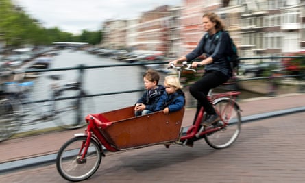 Mum and children cycling in Amsterdam Netherlands (Holland) EuropeE96WGT Mum and children cycling in Amsterdam Netherlands (Holland) Europe