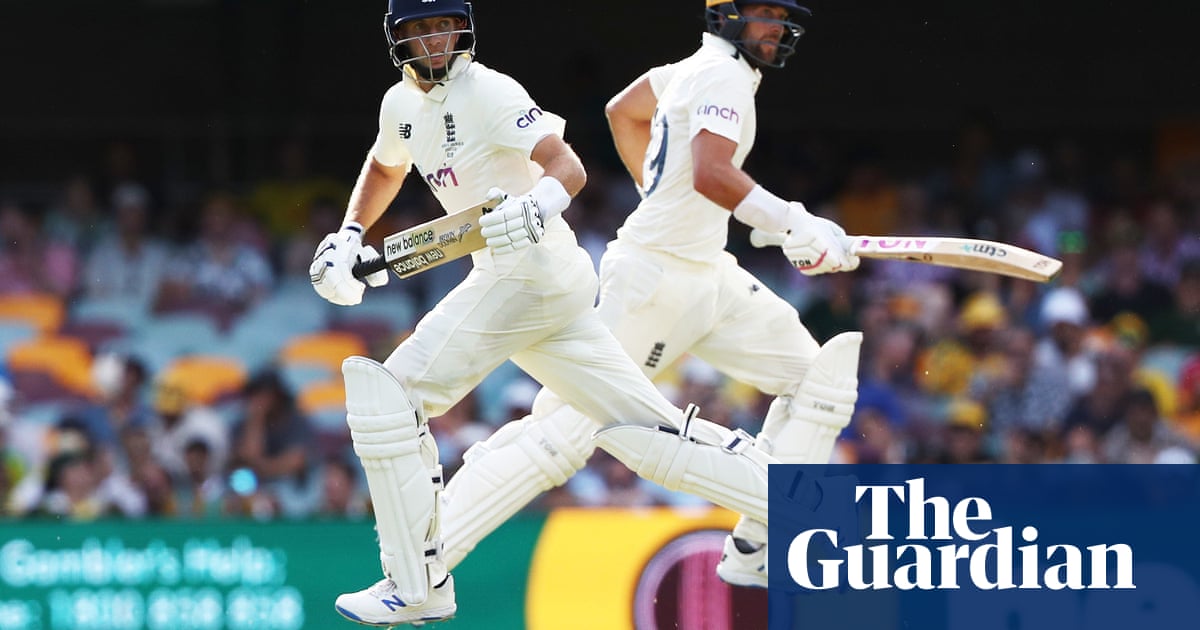Root and Malan’s unbroken 159 leads England fightback in first Ashes Test