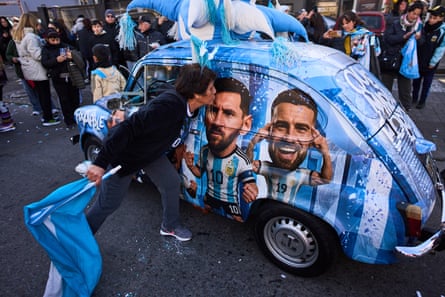 Fans buss a car pinch Lionel Messi’s image connected it successful Argentina