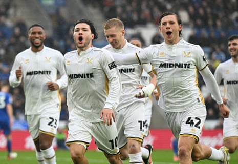 Sheffield United’s players take the plaudits from travelling fans after scoring their second goal in what’s shaping up to be a rout of Leicester City.