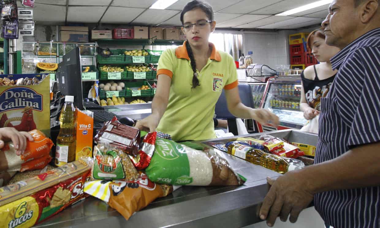‘Tremendously unfair’: Latin America’s strictest junk food law divides shoppers in Bogotá (theguardian.com)