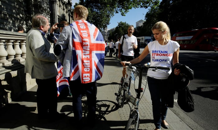 The Guardian - ‘The result has brought uncertainty to nearly everyone, including the leave campaigners who are quickly backtracking on their promises.’ Photograph: Kevin Coombs/Reuters http://www.courrierinternational.com/depeche/les-britanniques-ont-le-brexit-blues.afp.com.20160703.doc.cp5gw.xml