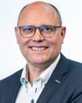 Revelado: los ejecutivos que determinan los salarios del sector público 4 Neville Hounsome, director de personal a nivel de junta.