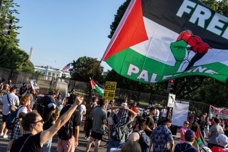Demonstrators gather outside the White House to protest Prime Minister of Israel Benjamin Netanyahu's visit to Washington, D.C., U.S., July 7, 2025. REUTERS/Umit Bektas
