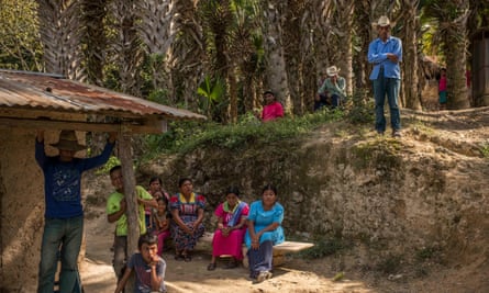 Community members during a meeting in Guaiabo village.