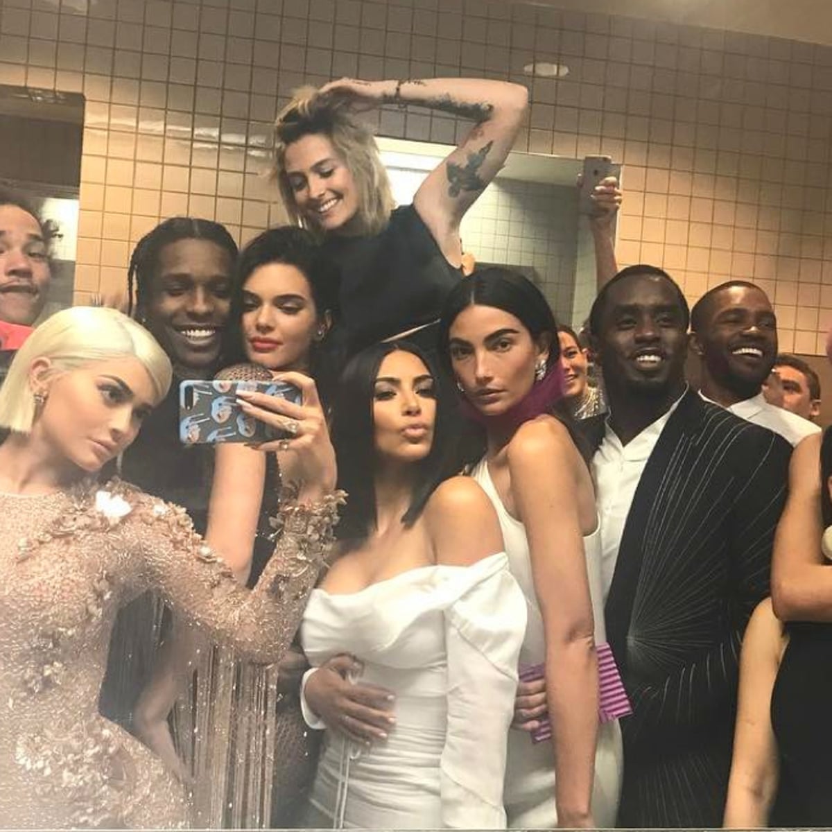 Kylie Jenner S Bathroom Selfie And Diddy S Stairway Nap Power Moves At The Met Gala 2017 Met Gala 2017 The Guardian