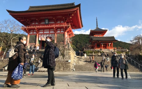Japanese tourists at the entrance to Kiyomizu-dera temple in Kyoto
