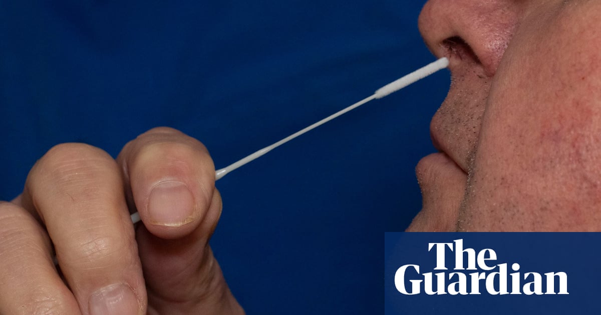 Vaccinated contacts of people with Covid in England told to test daily