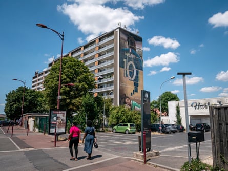 A mural dedicated to Kylian Mbappé successful his puerility home, Bondy