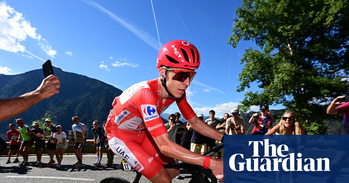 Vuelta a España: Tadej Pogacar punishes peloton with mighty solo win on stage four