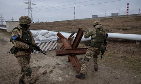 Ukrainian soldiers attend a joint drills of armed forces, national guard and Security Service of Ukraine (SBU) near the border with Belarus.
