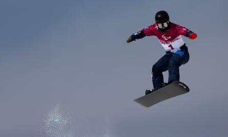 James Barnes-Miller competes during the men’s snowboard cross SB-UL qualification.