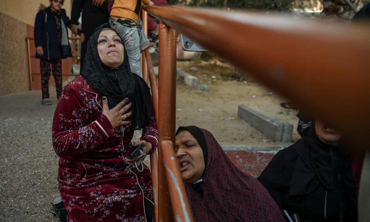 Southern Gaza bombed as Israel renews offensive (theguardian.com)