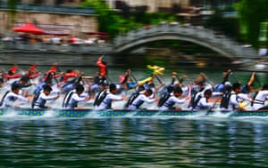 A rowing race